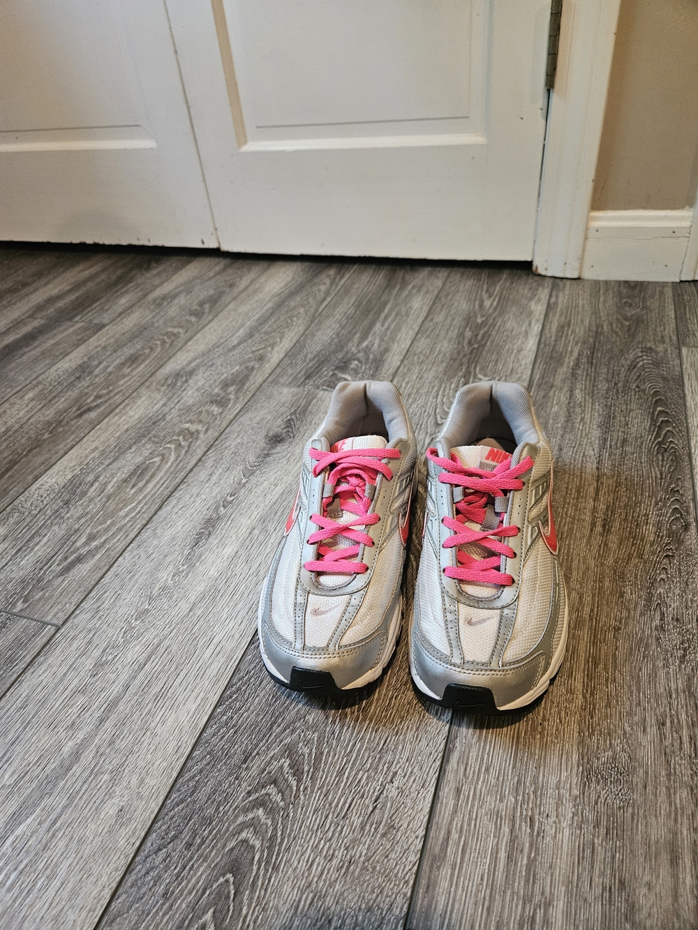 Nike White Silver Sneakers with Pink Laces
